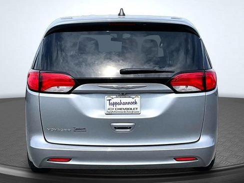 Used 2020 Chrysler Voyager L FWD image 4
