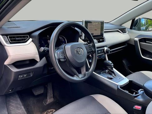 Used 2025 Toyota RAV4 XLE AWD/4WD image 18
