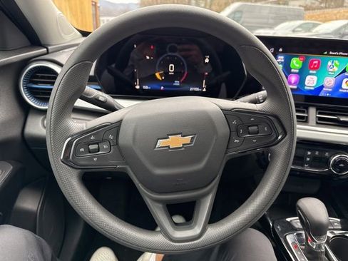 Used 2025 Chevrolet Trax LT image 22