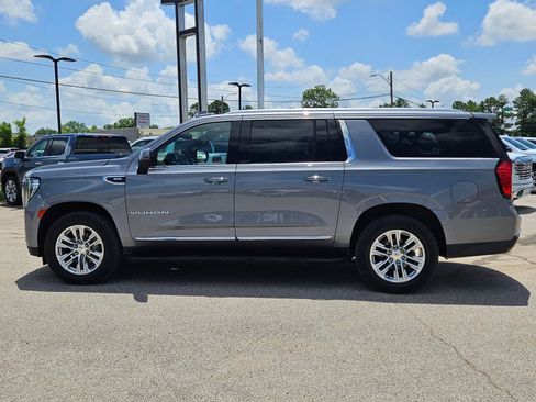 Used 2022 GMC Yukon XL SLT w/ SLT Premium Package AWD/4WD image 2