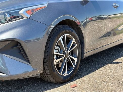 Used 2022 Kia Forte LXS image 9