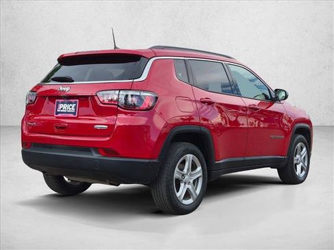 Used 2023 Jeep Compass Latitude w/ Sun and Sound Group AWD/4WD image 5