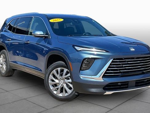 Used 2025 Buick Enclave Preferred w/ Power Package FWD image 3