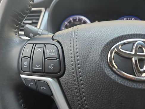 Used 2019 Toyota Highlander SE AWD/4WD image 21