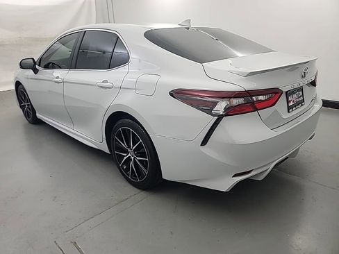 Used 2024 Toyota Camry SE FWD image 4