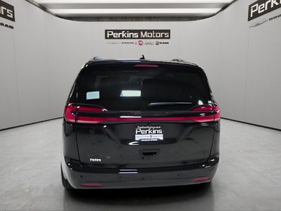 New 2027 Chrysler Pacifica Limited