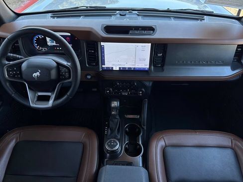 Used 2024 Ford Bronco Outer Banks AWD/4WD image 15