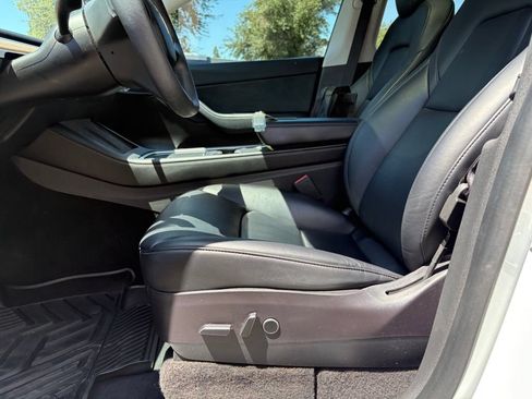 Used 2022 Tesla Model Y Long Range AWD/4WD image 9