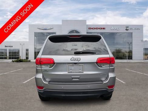 Certified 2018 Jeep Grand Cherokee Laredo RWD image 4