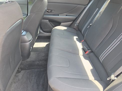 Used 2025 Hyundai Elantra Sport FWD image 11