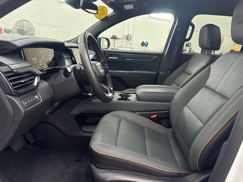 Used 2025 GMC Acadia AT4 w/ LPO, All-Weather Package AWD/4WD image 9