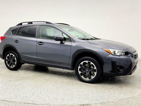 Used 2022 Subaru Crosstrek 2.0i Premium w/ Moonroof Package image 3