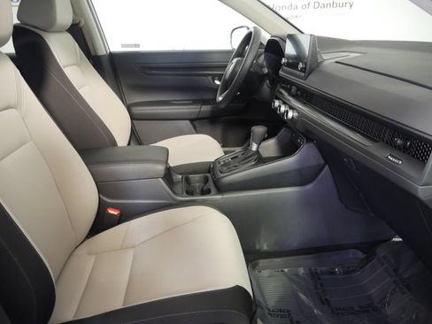 Used 2024 Honda CR-V EX image 6