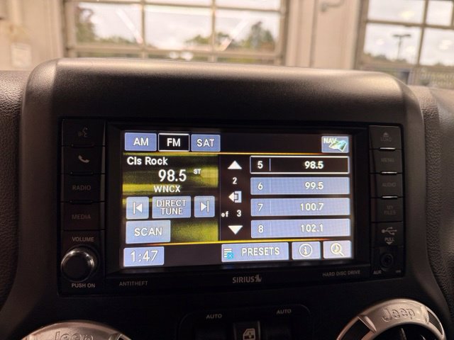 Used 2015 Jeep Wrangler Unlimited Sahara w/ Connectivity Group AWD/4WD image 16
