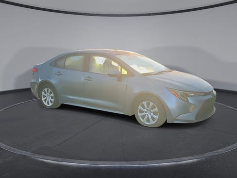 Used 2022 Toyota Corolla LE FWD image 2