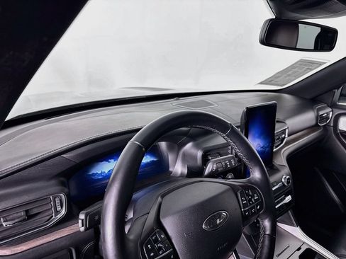 Used 2020 Ford Explorer Platinum w/ Premium Technology Package AWD/4WD image 4