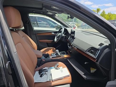 Used 2023 Audi Q5 2.0T Premium w/ Convenience Package image 6