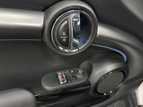 Used 2023 MINI Cooper 2-Door Hardtop image 20