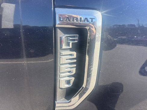 Used 2022 Ford F250 Lariat w/ Lariat Ultimate Package image 3