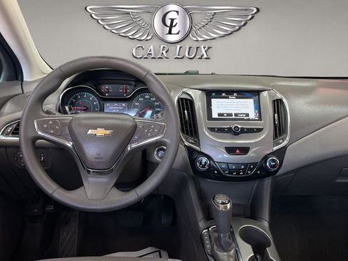 Used 2018 Chevrolet Cruze LT w/ Convenience Package image 13