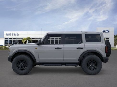 New 2026 Ford Bronco Badlands w/ Sasquatch Package AWD/4WD image 3