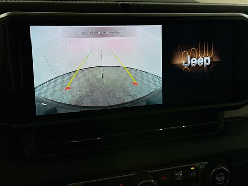 Used 2024 Jeep Wrangler Unlimited Sahara AWD/4WD image 21