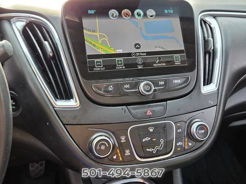 Used 2018 Chevrolet Malibu LT w/ Leather Package FWD image 20