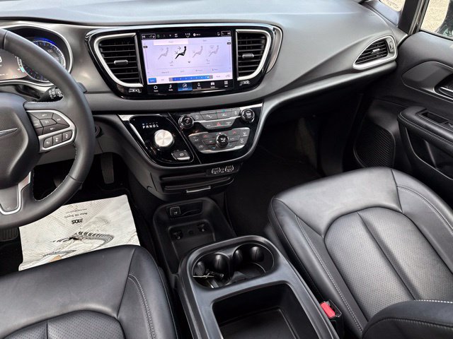 Used 2025 Chrysler Pacifica Select FWD image 23