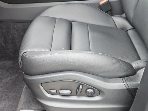 Certified 2025 Porsche Cayenne image 23