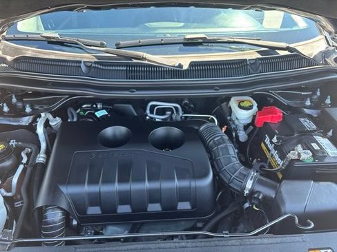 Used 2017 Ford Explorer XLT w/ Equipment Group 202A AWD/4WD image 32