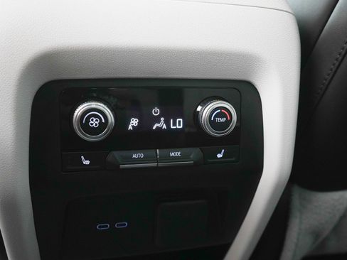Used 2025 GMC Acadia Denali AWD/4WD image 17