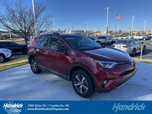 Used 2018 Toyota RAV4 XLE image 1