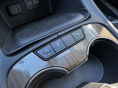 Used 2021 GMC Acadia SLE w/ Driver Convenience Package image 16