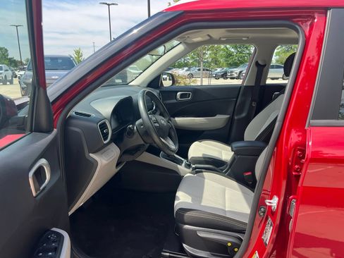 Certified 2025 Hyundai Venue SEL FWD image 22