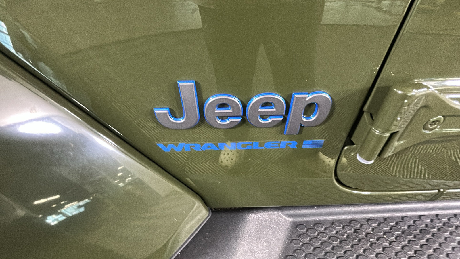 Used 2024 Jeep Wrangler Unlimited w/ Convenience Group AWD/4WD image 11