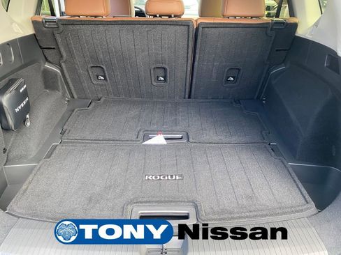 Used 2024 Nissan Rogue Platinum FWD image 29