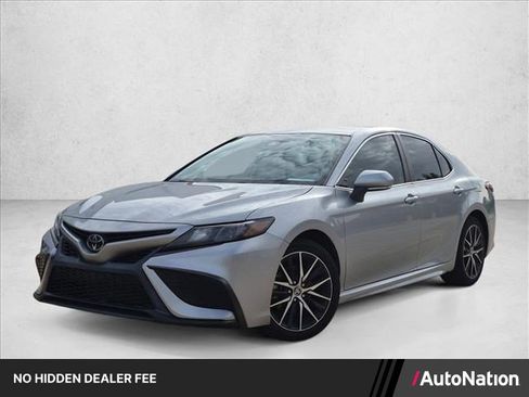 Used 2023 Toyota Camry SE FWD image 1