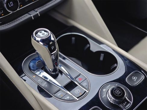 Used 2023 Bentley Bentayga Extended Wheelbase image 44