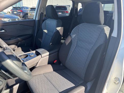 Used 2021 Nissan Rogue SV image 12