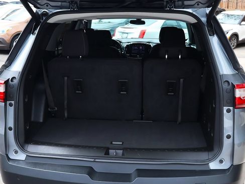 Used 2021 Chevrolet Traverse LT FWD image 25