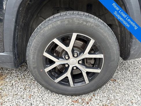 Used 2023 Jeep Grand Cherokee L Limited w/ Luxury Tech Group II image 8