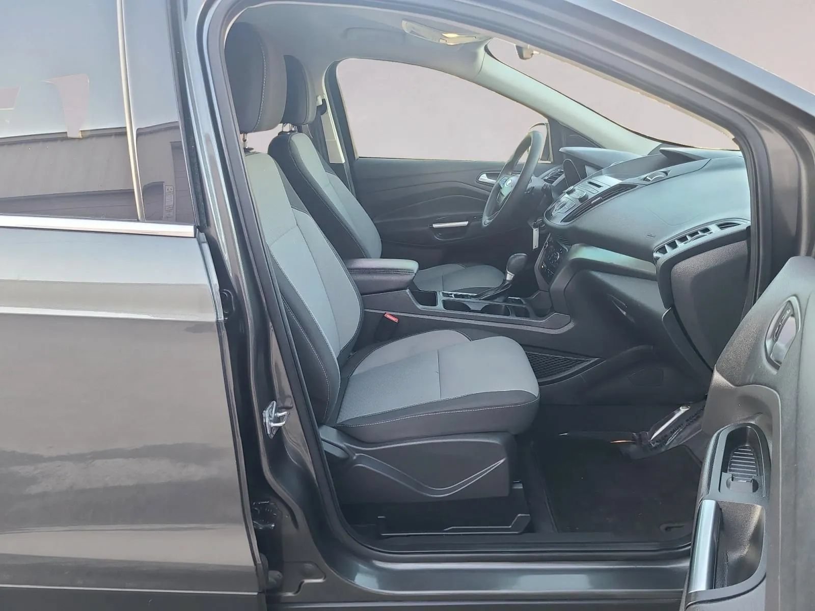 Used 2017 Ford Escape SE FWD image 23