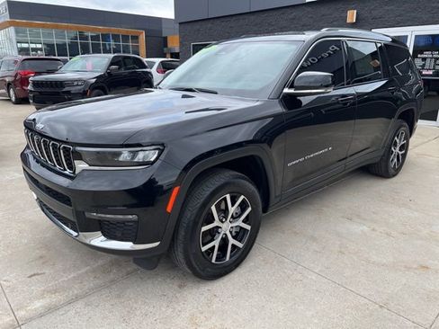 Used 2023 Jeep Grand Cherokee L Limited w/ Luxury Tech Group II AWD/4WD image 3