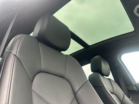 Certified 2026 Porsche Macan AWD/4WD image 18