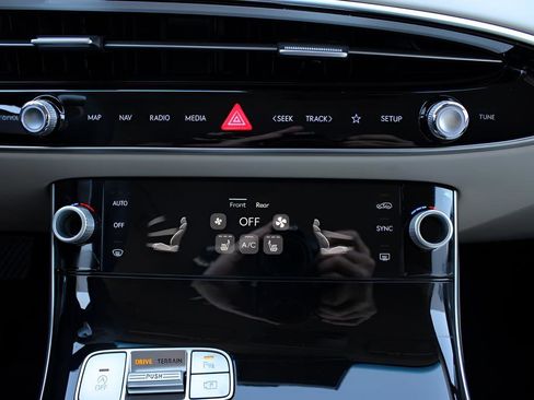 New 2026 Genesis GV70 2.5T image 27