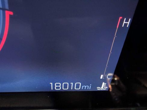 Used 2025 Chevrolet Trax LT w/ LT Convenience Package image 14