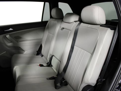 Used 2022 Volkswagen Tiguan SE R-Line image 26