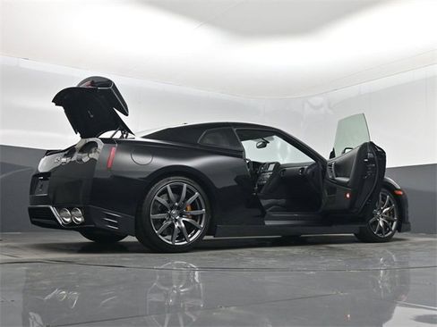 Used 2012 Nissan GT-R Premium image 67