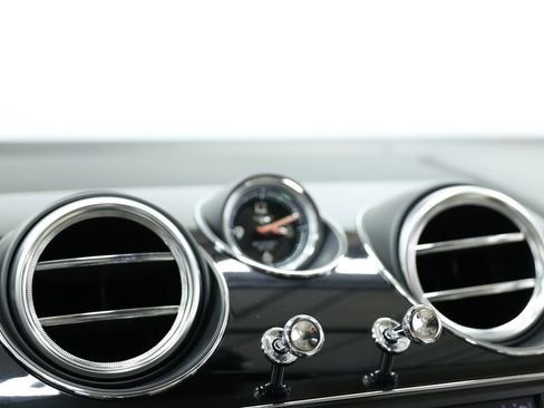 Used 2019 Bentley Bentayga AWD/4WD image 36