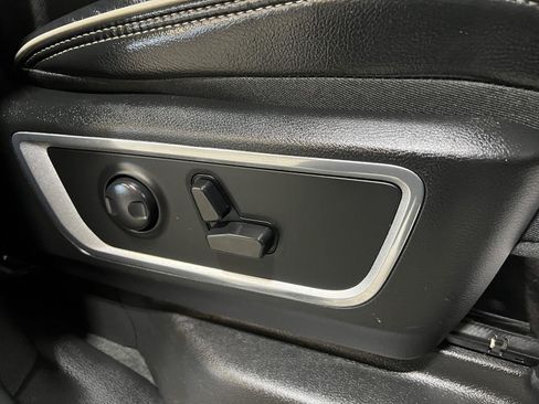 Used 2024 RAM 1500 Laramie AWD/4WD image 20